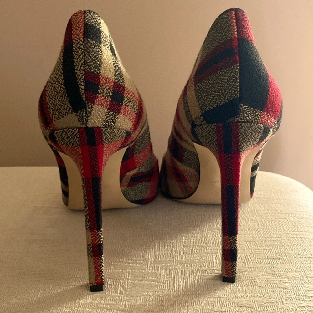 Shoe - Picture 3 of 5